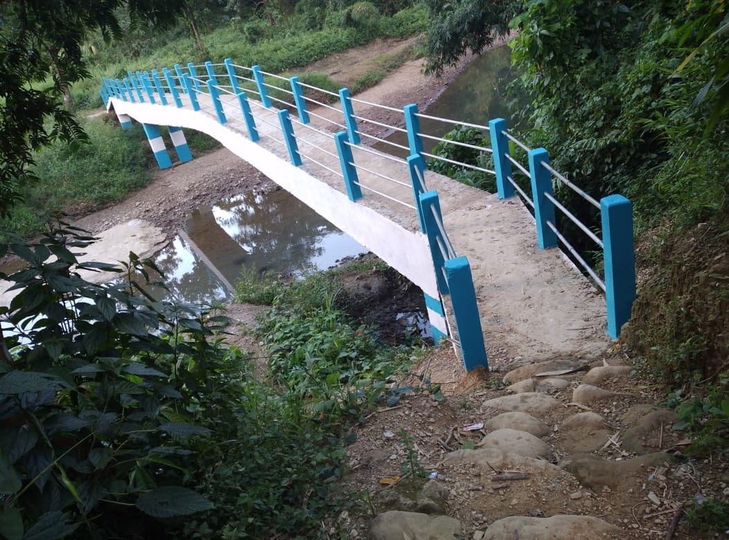 Construction of footbridge at Dong Nongkwai Moojam L.P. School at Huroi village